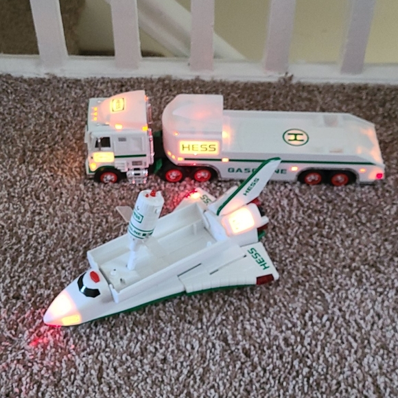 Hess Spaceship Truck with Satellite 1999 NIB - Picture 4 of 5